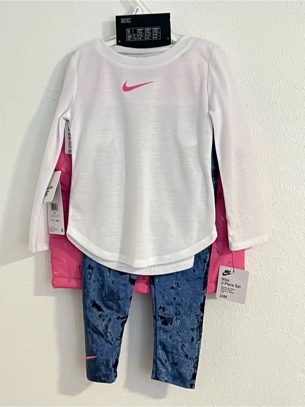 🪩 Nike Pink Puffer Vest & Legging Set with White Top - Picture 4 of 8